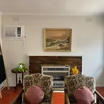 3 Bedroom Family House Close To Melbourne Airport