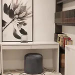 Spacious Lv66 Paramount Skyview Swanston Central Cbd