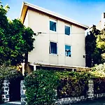 Two Bedroom South Melbourne Apartment On Montague