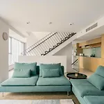Luxury 3-Storey Loft With Free Parking On Premises