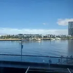 Yarra River Waterfront Stunning Water View Two Entrance Big Apartment See Fire Works Downstairs Paid Swimming Pool Gym And Private Spa Free City Tram