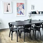Chic Urban Loft In Prime Location