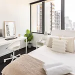 Spacious Apartment In The Cbd