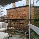 Dalgety Downtown - A Sunny St Kilda Beach Hideaway