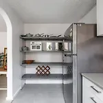 Dalgety Downtown - A Sunny St Kilda Beach Hideaway