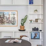 Majorca Classic - Boutique Flinders Lane Balcony Pad