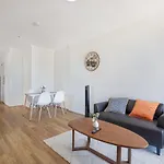 Vintage Charm 2 Bed Apt Near Flinders Station