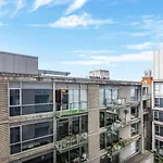 The Sweet Escape - Chic Apartment With Rooftop Pool