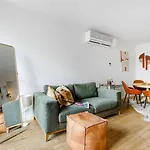 The Sweet Escape - Chic Apartment With Rooftop Pool