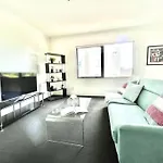 A Cozy 2B2B Apt Next To Carlton Garden W/ Parking