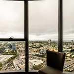 Essence Residence With Bay Views & Parking