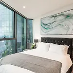 Essence Residence With Bay Views & Parking