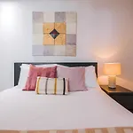 Manhattan View 2Br Apt On L52 In Mel Cbd-A07