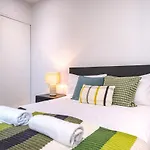 Manhattan View 2Br Apt On L52 In Mel Cbd-A07