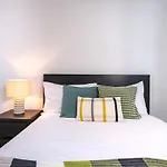 Manhattan View 2Br Apt On L52 In Mel Cbd-A07