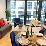 So Unique! Collins Street Vibe 2B2B