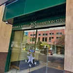 Private 1 Bed Accom With Bathroom In A 3 Bed Apartment - Melb Cbd, Regency Towers - Free Parking, Wifi And Pool