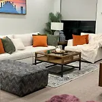 Private 1 Bed Accom With Bathroom In A 3 Bed Apartment - Melb Cbd, Regency Towers - Free Parking, Wifi And Pool
