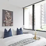 A Cozy 2Br Apt Opposite Southern Cross Station