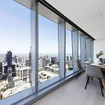 A 2Br Apt With Stunning City Views Free Parking