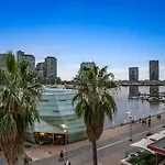 Breathtaking Docklands Water View Apt W Parking