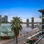 Breathtaking Docklands Water View Apt W Parking