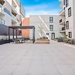 Ovation - New Footscray Apt W Parking & Pool