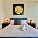 Sky High 3 Beds Apartment