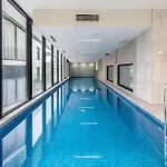 Bay Street Terrace - Spacious Indoor-Outdoor Design