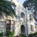 Toorak Manor Hotel