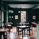 Naughtons Hotel