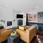 Stunning Executive Townhouse In Richmond