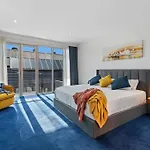 Stunning Executive Townhouse In Richmond