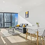 Sleep In The Clouds Level 30 Aus 108 - Sleeps 6