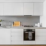 Sleep In The Clouds Level 30 Aus 108 - Sleeps 6