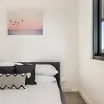 Comfy 2-Bed Balcony Unit Near Iconic Chapel St