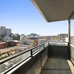 Comfy 2-Bed Balcony Unit Near Iconic Chapel St