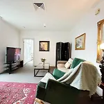 Aspire Cbd One Bedroom With Indoor Pool & Parking Available