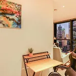 Cosy 2-Bedroom Retreat With City View Near Qvm