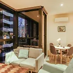 Cosy 2-Bedroom Retreat With City View Near Qvm