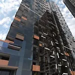 A Chic 2Br Apt With A Pool & Gym, Southern Cross