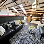 Spacious Warehouse Conversion 2 Bdrms & Parking