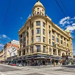Luxe 2Br Retreat Pool Gym & Parking South Yarra