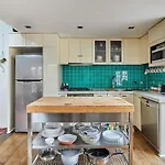 Deco Loft On Russell Street
