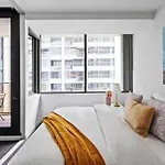 A Chic 2Br Apt Near Southern Cross, With Secure Parking