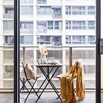 A Chic 2Br Apt Near Southern Cross, With Secure Parking