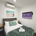 Luxury Beachside Townhouse - Walk To Beach - Private Rooftop Terrace