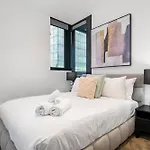 Modern 2Br Apt W City Views, Balcony & Wi-Fi