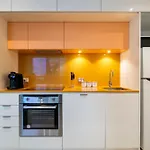 Modern 2Br Apt W City Views, Balcony & Wi-Fi