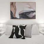 Cozy 1 Bedroom Apartment At Marvel Stadium With Rooftop Pool And Gym
